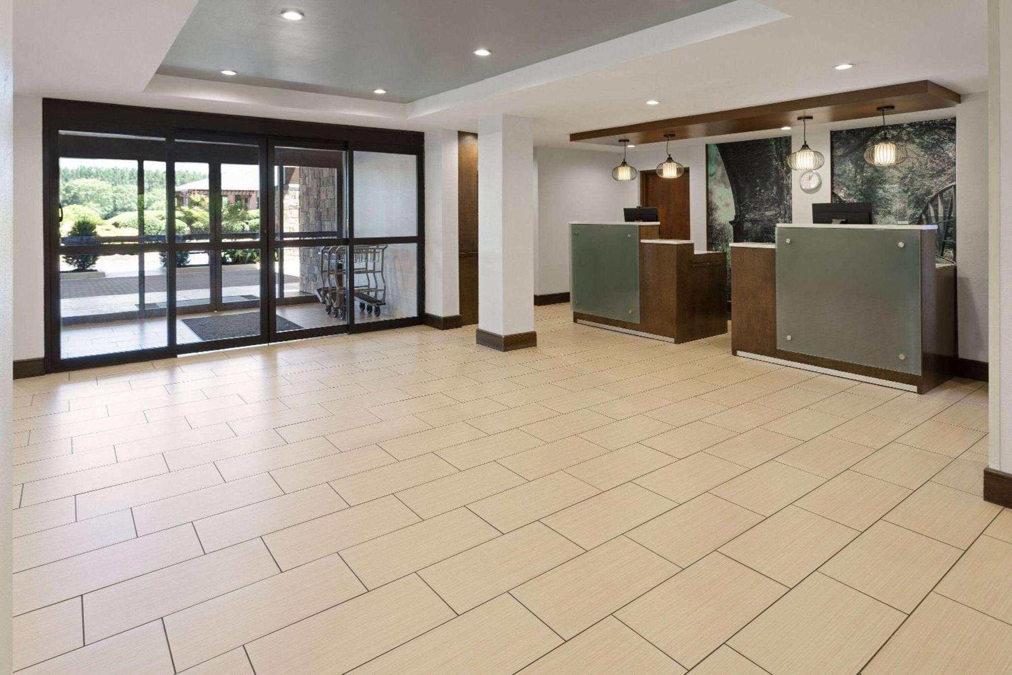 La Quinta By Wyndham Lagrange / I-85 Hotel Exterior photo