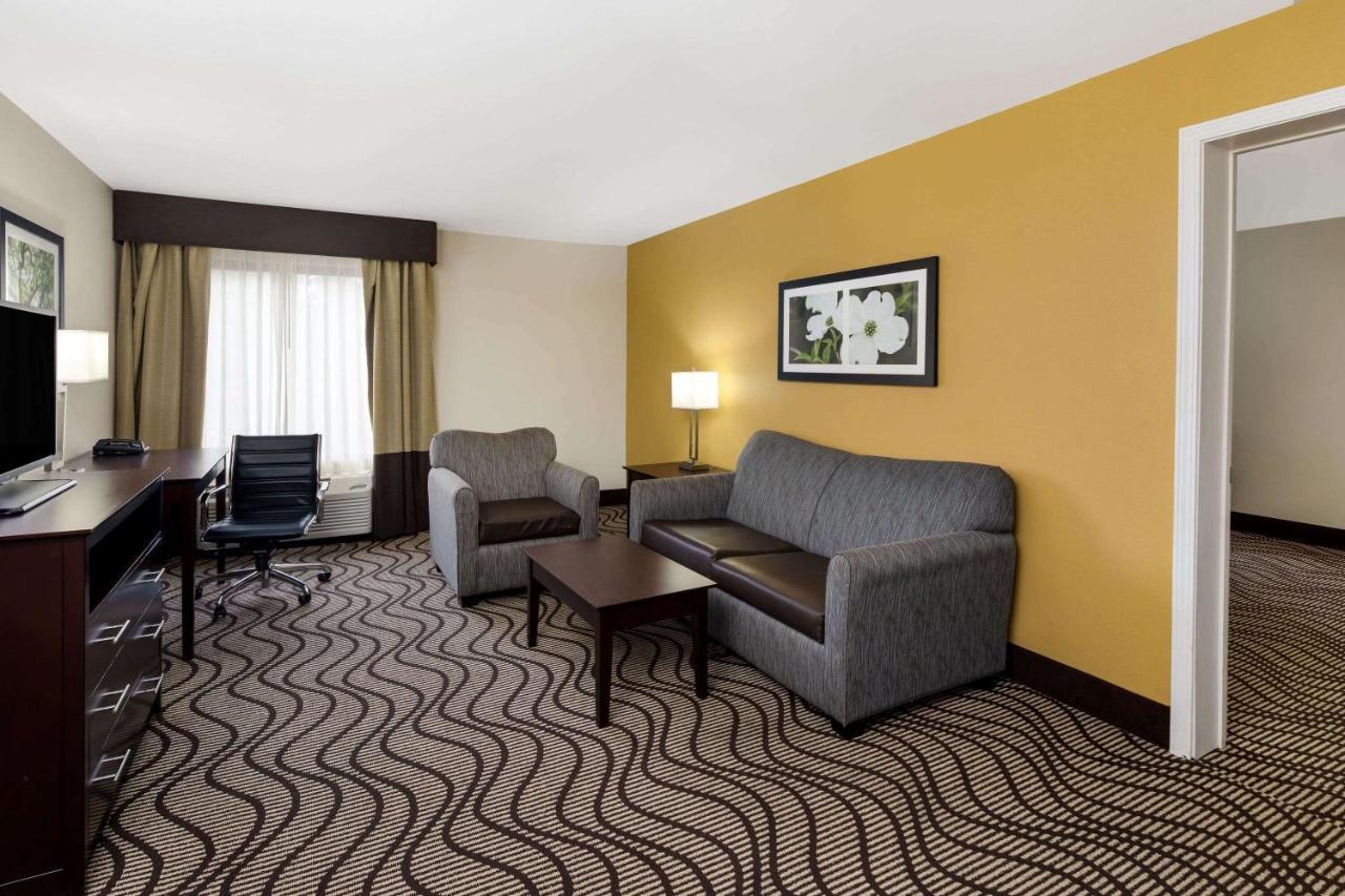 La Quinta By Wyndham Lagrange / I-85 Hotel Exterior photo